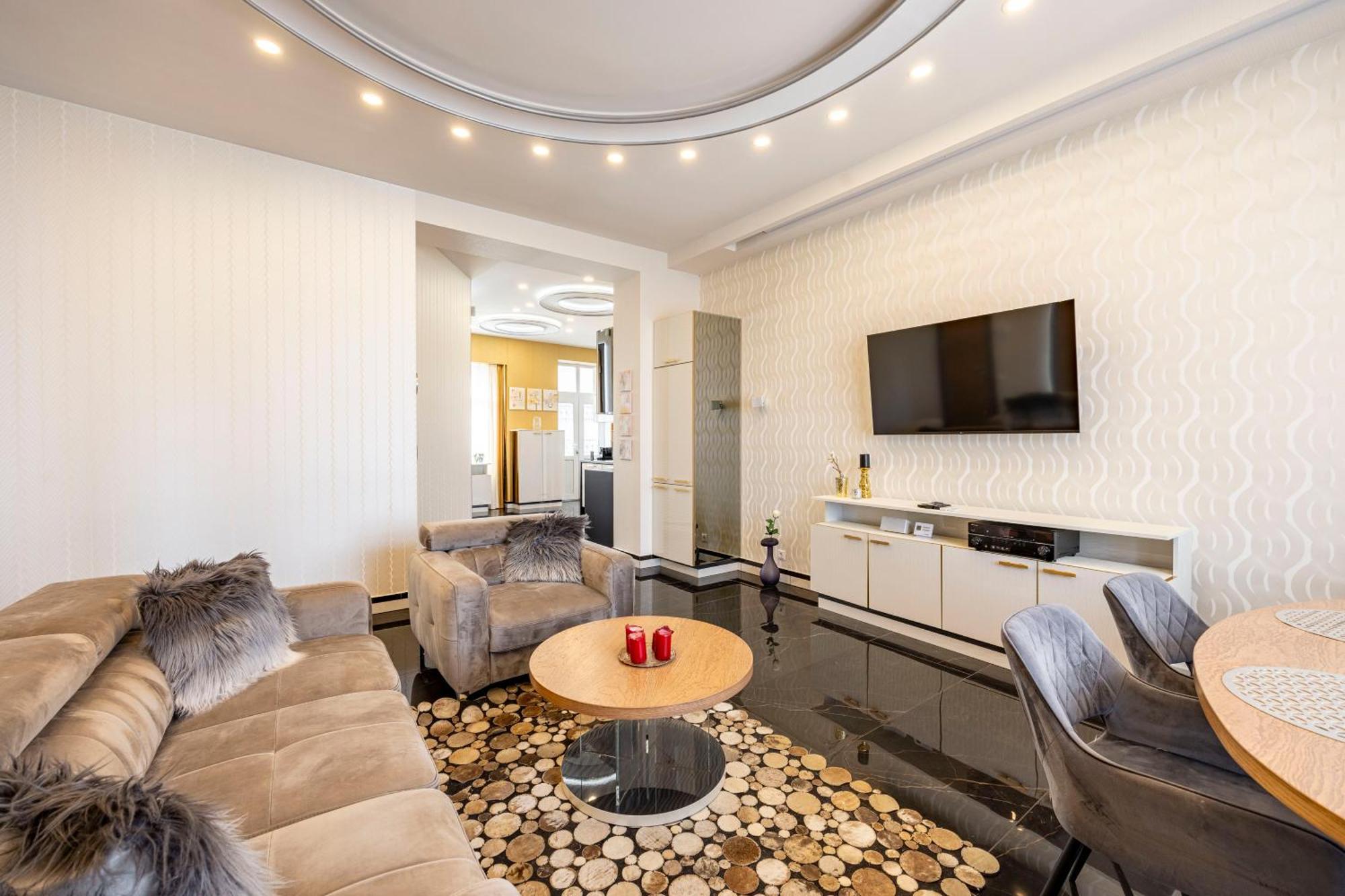 Luxury Royal By Prestige Homes דירה *