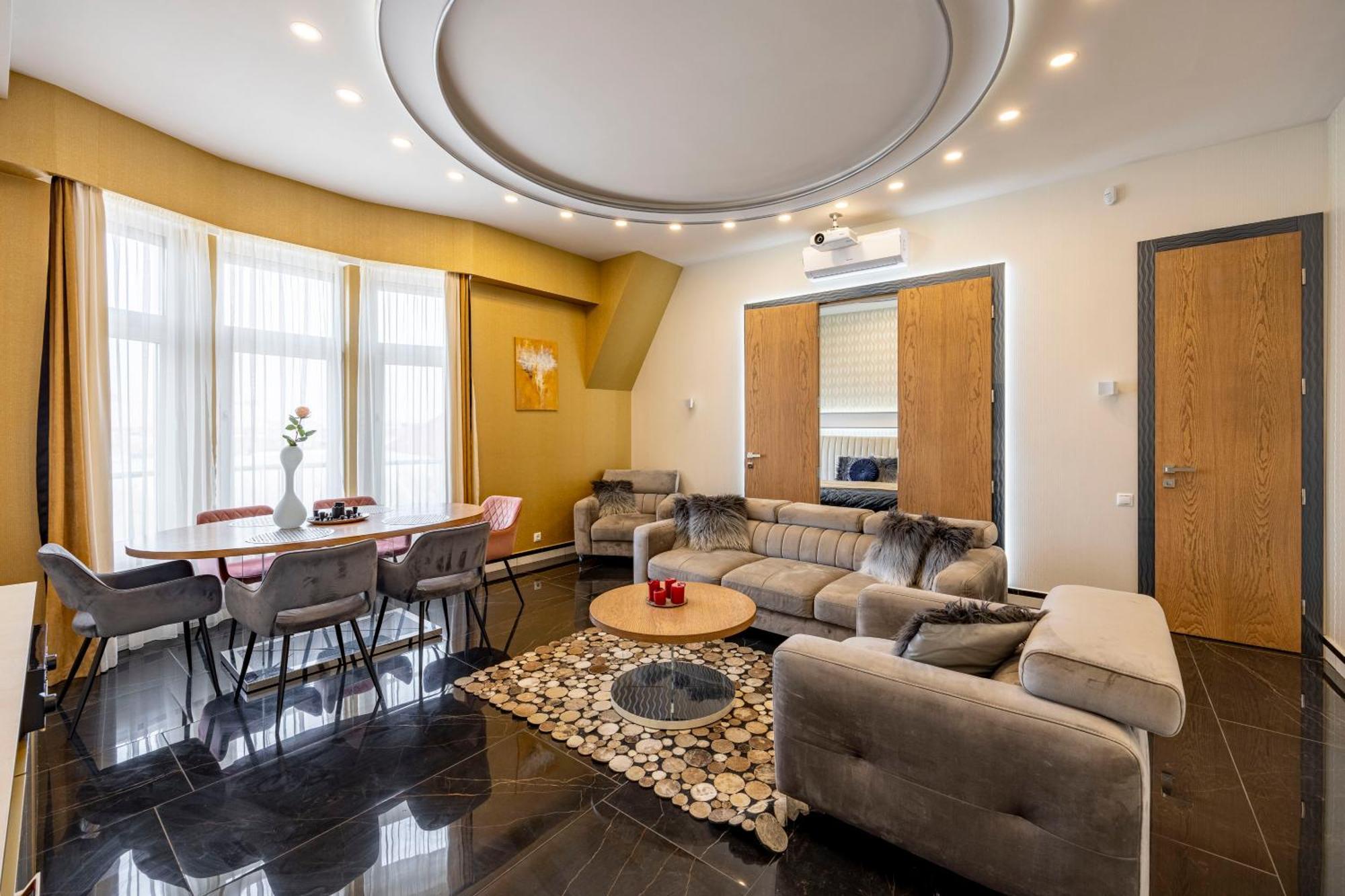 דירה Luxury Royal By Prestige Homes